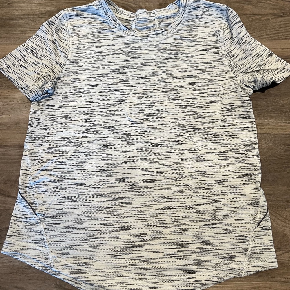 Lululemon short sleeve top relaxed fit sz 6